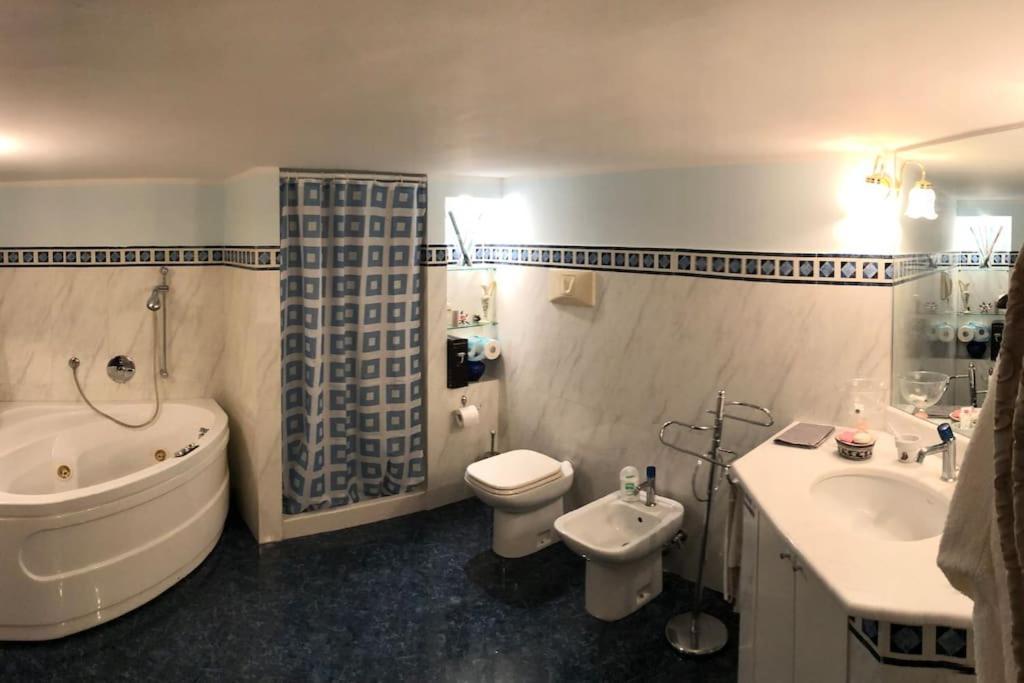 The Trip House - Between The Center And The Sea - Free Wifi And Jacuzzi CTA Exterior photo